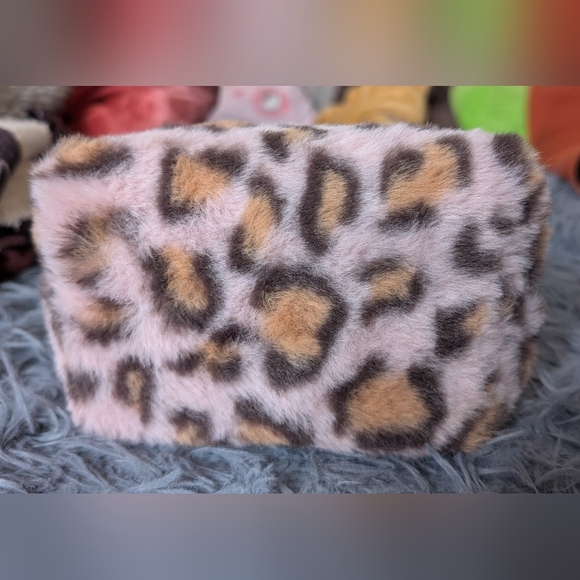 Leopard Print Faux Fur Pouch - Picture 2 of 2
